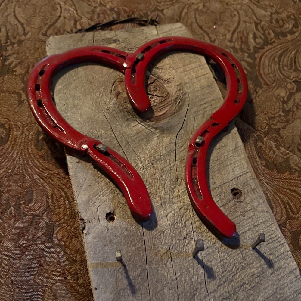 Red Horseshoe Heart Wall Decor